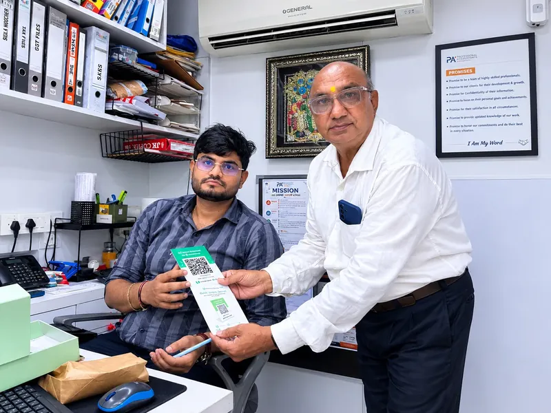 Office mein customer ko WhatsApp QR stand dete hue